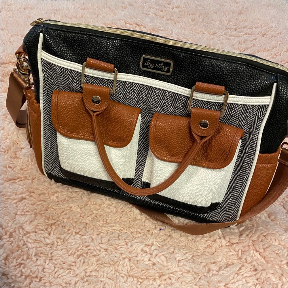 NWOT Itzy Ritzy Triple Threat Diaper Bag